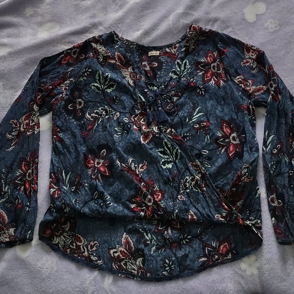Hollister wrap front, hi-low blouse, Large